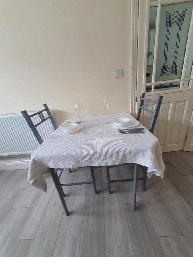 Chantilly Leilighet Ickenham Eksteriør bilde